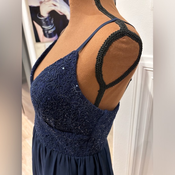 Lovely Windsor formal dress in size 7– worn only once! - Picture 5 of 11